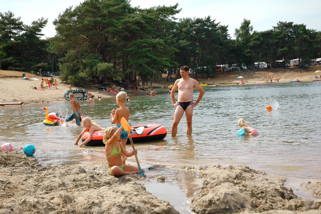 Camping Blauwe Meer Nv Hotel Lommel Kültér fotó